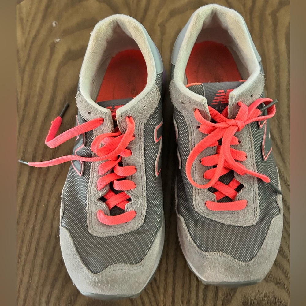 New Balance 515 Women’s Gray and Neon Pink Tennis Shoes